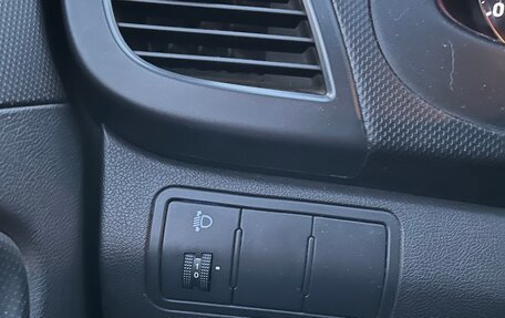 Hyundai Solaris II рестайлинг, 2012 год, 700 000 рублей, 24 фотография