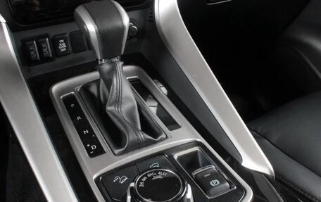 Mitsubishi Pajero Sport III рестайлинг, 2016 год, 3 130 000 рублей, 18 фотография