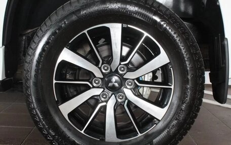 Mitsubishi Pajero Sport III рестайлинг, 2016 год, 3 130 000 рублей, 19 фотография