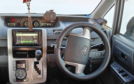 Toyota Noah III, 2009 год, 1 600 000 рублей, 7 фотография