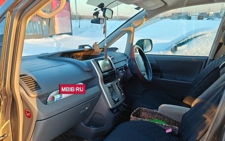 Toyota Noah III, 2009 год, 1 600 000 рублей, 5 фотография