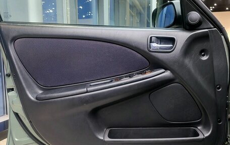 Toyota Avensis III рестайлинг, 2001 год, 410 000 рублей, 15 фотография