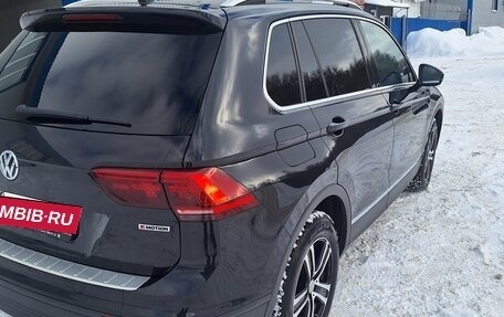 Volkswagen Tiguan II, 2019 год, 2 850 000 рублей, 3 фотография