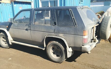 Nissan Terrano II рестайлинг, 1992 год, 350 000 рублей, 2 фотография