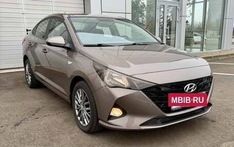 Hyundai Solaris II рестайлинг, 2021 год, 1 850 000 рублей, 2 фотография