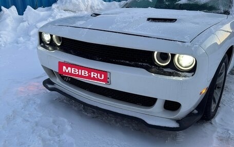 Dodge Challenger III рестайлинг 2, 2019 год, 3 350 000 рублей, 11 фотография