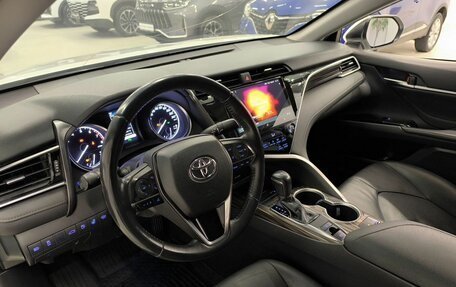 Toyota Camry, 2018 год, 2 900 000 рублей, 10 фотография