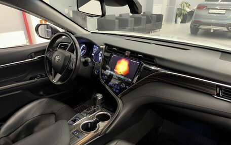 Toyota Camry, 2018 год, 2 900 000 рублей, 11 фотография