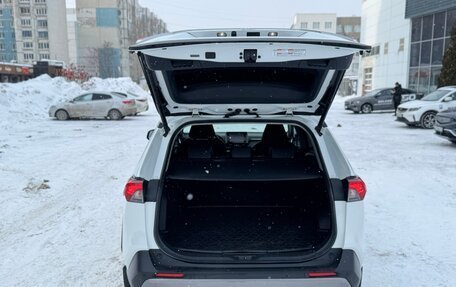 Toyota RAV4, 2020 год, 3 590 000 рублей, 10 фотография