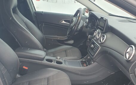 Mercedes-Benz GLA, 2015 год, 1 990 000 рублей, 13 фотография