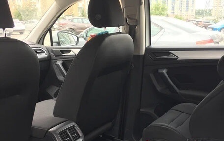 Volkswagen Tiguan II, 2018 год, 2 400 000 рублей, 4 фотография