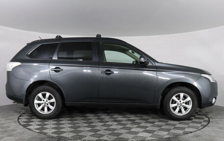 Mitsubishi Outlander III рестайлинг 3, 2013 год, 1 599 000 рублей, 4 фотография