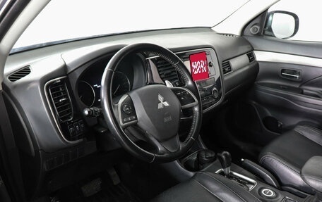 Mitsubishi Outlander III рестайлинг 3, 2013 год, 1 599 000 рублей, 9 фотография