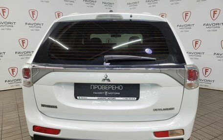 Mitsubishi Outlander III рестайлинг 3, 2013 год, 1 199 000 рублей, 3 фотография