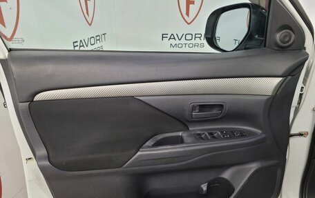 Mitsubishi Outlander III рестайлинг 3, 2013 год, 1 199 000 рублей, 8 фотография