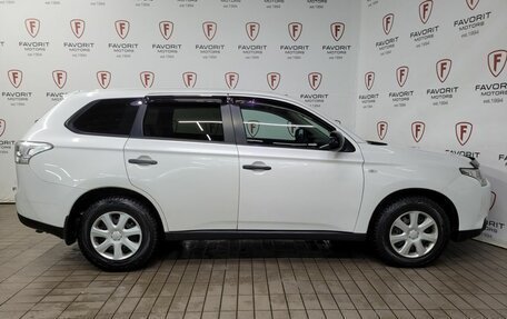 Mitsubishi Outlander III рестайлинг 3, 2013 год, 1 199 000 рублей, 4 фотография