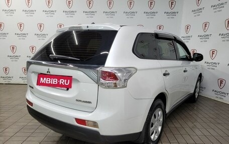 Mitsubishi Outlander III рестайлинг 3, 2013 год, 1 199 000 рублей, 6 фотография