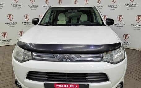 Mitsubishi Outlander III рестайлинг 3, 2013 год, 1 199 000 рублей, 2 фотография