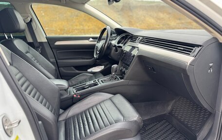 Volkswagen Passat B8 рестайлинг, 2018 год, 2 490 000 рублей, 20 фотография