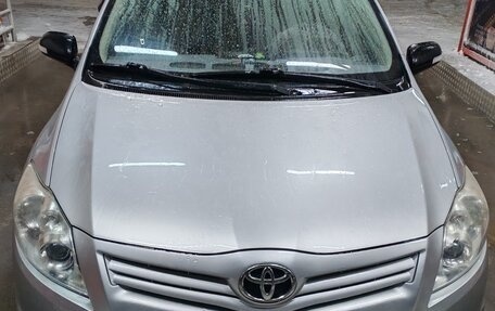Toyota Auris II, 2010 год, 850 000 рублей, 1 фотография