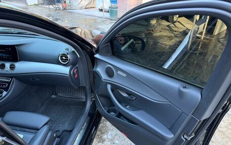 Mercedes-Benz E-Класс, 2021 год, 3 500 000 рублей, 5 фотография