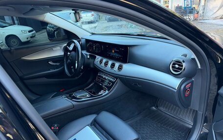 Mercedes-Benz E-Класс, 2021 год, 3 500 000 рублей, 6 фотография