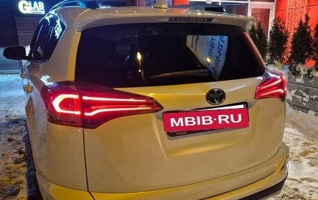 Toyota RAV4, 2017 год, 2 850 000 рублей, 4 фотография