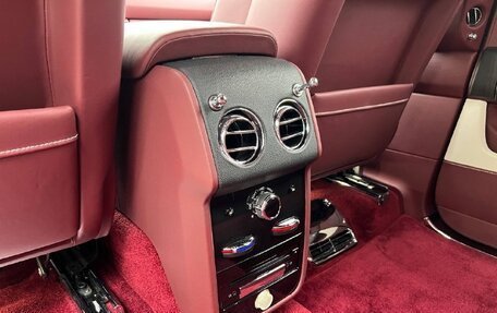 Rolls-Royce Cullinan, 2019 год, 31 500 000 рублей, 22 фотография