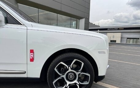 Rolls-Royce Cullinan, 2019 год, 31 500 000 рублей, 11 фотография