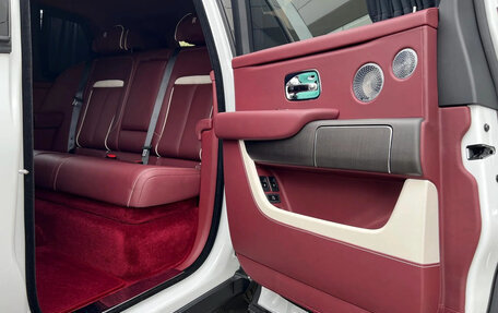 Rolls-Royce Cullinan, 2019 год, 31 500 000 рублей, 24 фотография