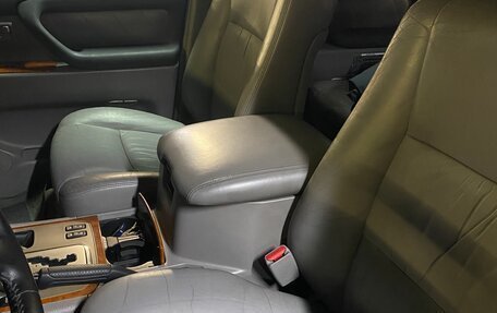 Toyota Land Cruiser 100 рестайлинг 2, 2005 год, 2 500 000 рублей, 12 фотография