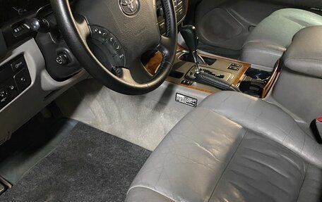 Toyota Land Cruiser 100 рестайлинг 2, 2005 год, 2 500 000 рублей, 13 фотография