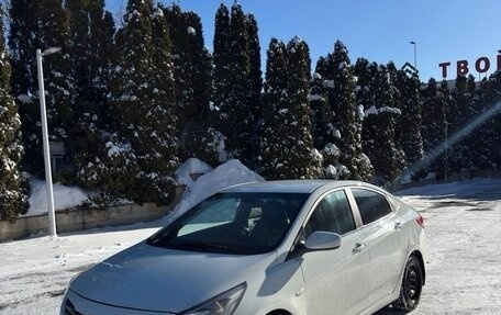 Hyundai Solaris II рестайлинг, 2016 год, 900 000 рублей, 1 фотография