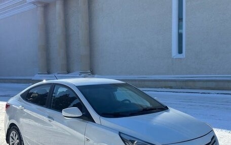 Hyundai Solaris II рестайлинг, 2016 год, 900 000 рублей, 2 фотография