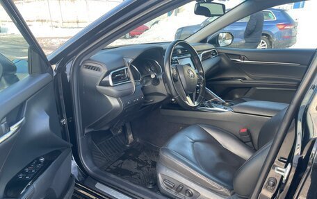 Toyota Camry, 2018 год, 2 250 000 рублей, 10 фотография