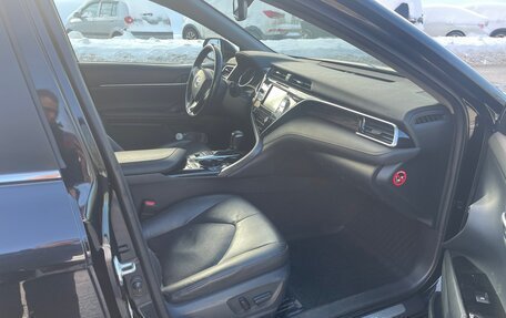 Toyota Camry, 2018 год, 2 250 000 рублей, 9 фотография