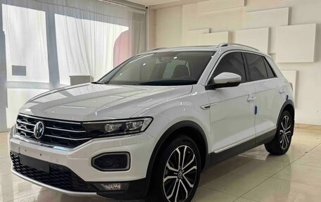 Volkswagen T-Roc I, 2022 год, 2 165 000 рублей, 1 фотография