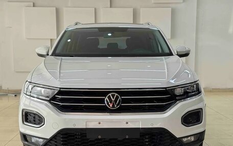 Volkswagen T-Roc I, 2022 год, 2 165 000 рублей, 2 фотография