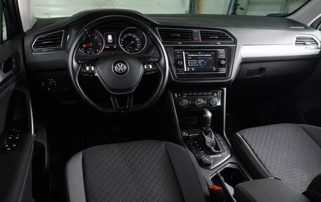 Volkswagen Tiguan II, 2018 год, 2 089 000 рублей, 6 фотография