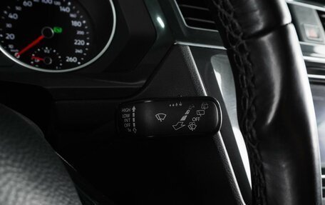 Volkswagen Tiguan II, 2018 год, 2 089 000 рублей, 15 фотография