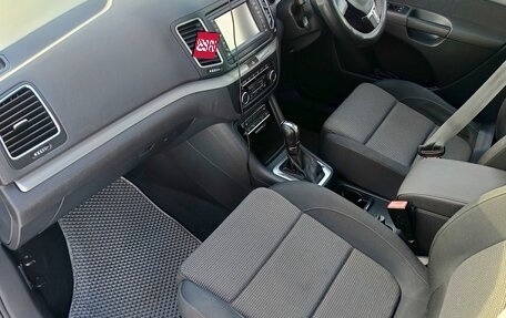 Volkswagen Sharan II, 2011 год, 1 420 000 рублей, 10 фотография