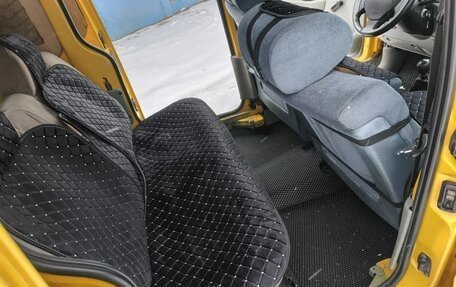 Renault Kangoo II рестайлинг, 2001 год, 290 000 рублей, 19 фотография