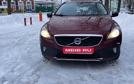 Volvo V40 II рестайлинг, 2014 год, 990 000 рублей, 2 фотография