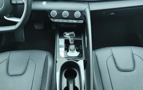 Hyundai Elantra, 2023 год, 1 650 000 рублей, 12 фотография