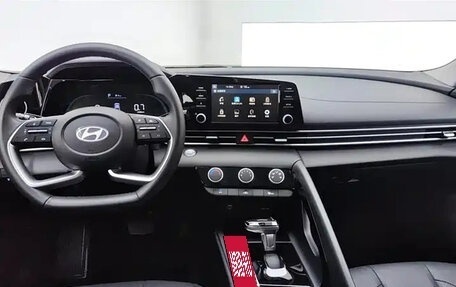 Hyundai Elantra, 2023 год, 1 650 000 рублей, 10 фотография