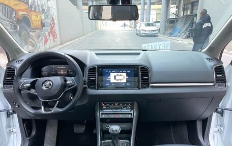 Skoda Karoq I, 2023 год, 2 050 000 рублей, 8 фотография