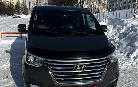 Hyundai Grand Starex Grand Starex I рестайлинг 2, 2019 год, 3 220 000 рублей, 1 фотография