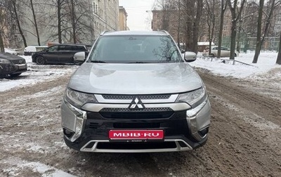 Mitsubishi Outlander III рестайлинг 3, 2018 год, 1 850 000 рублей, 1 фотография