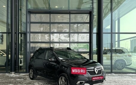 Renault Sandero II рестайлинг, 2018 год, 960 000 рублей, 1 фотография