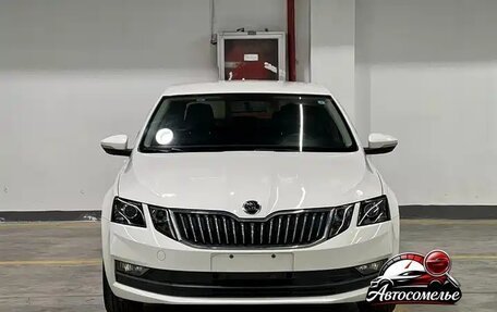 Skoda Octavia, 2021 год, 1 750 000 рублей, 2 фотография